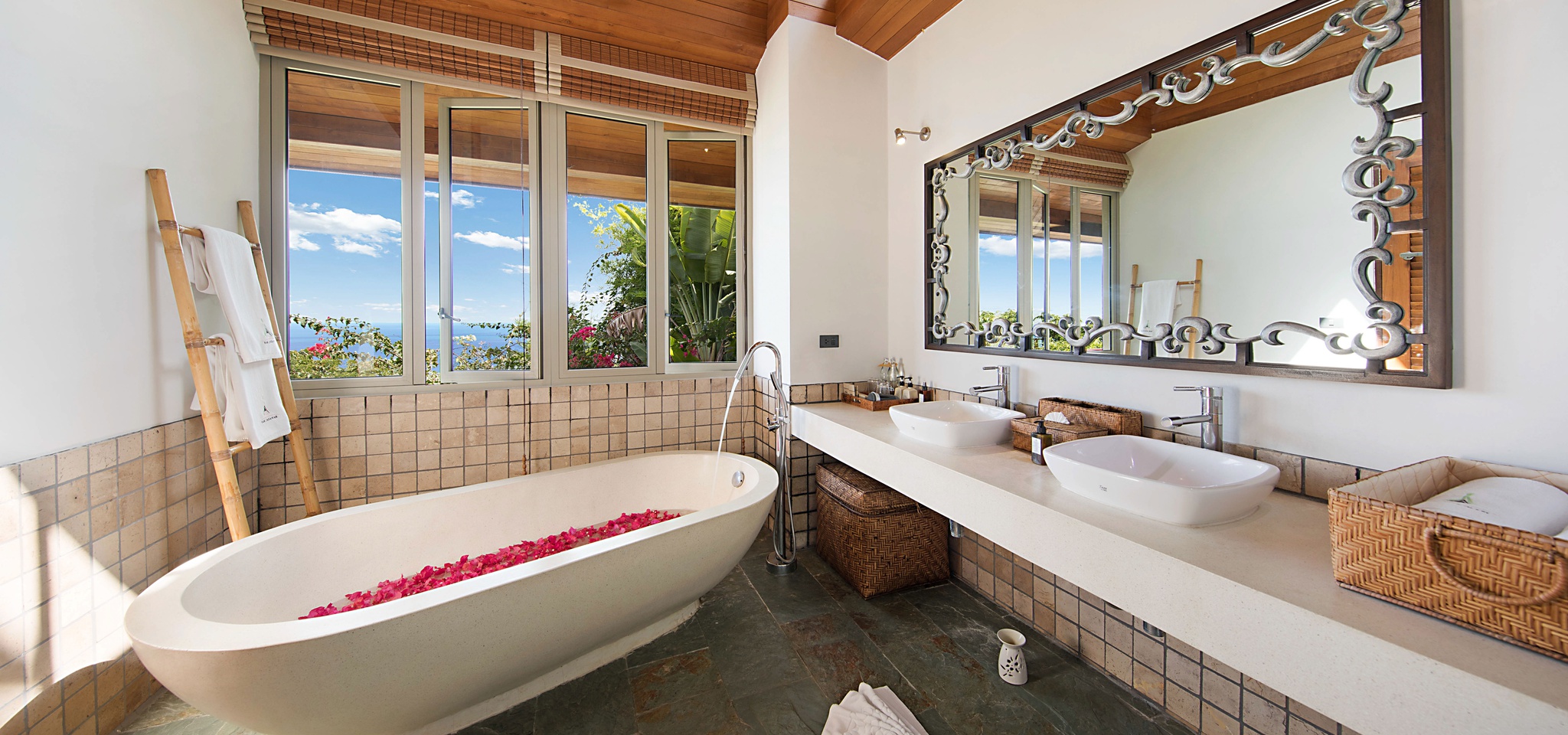 BathtubBaanJakawanSamuiThailand WanderLuxe